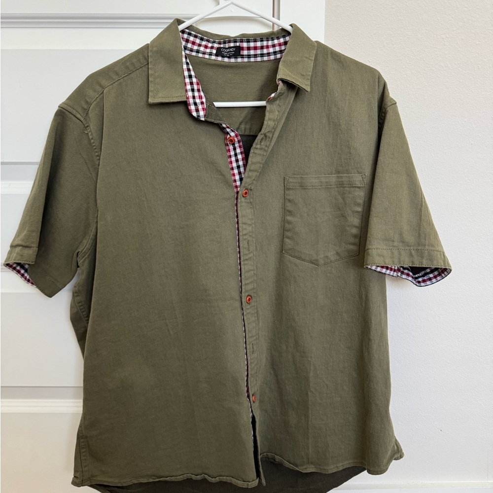 Green and Black Casual Button Down Shirt with Plaid Accents